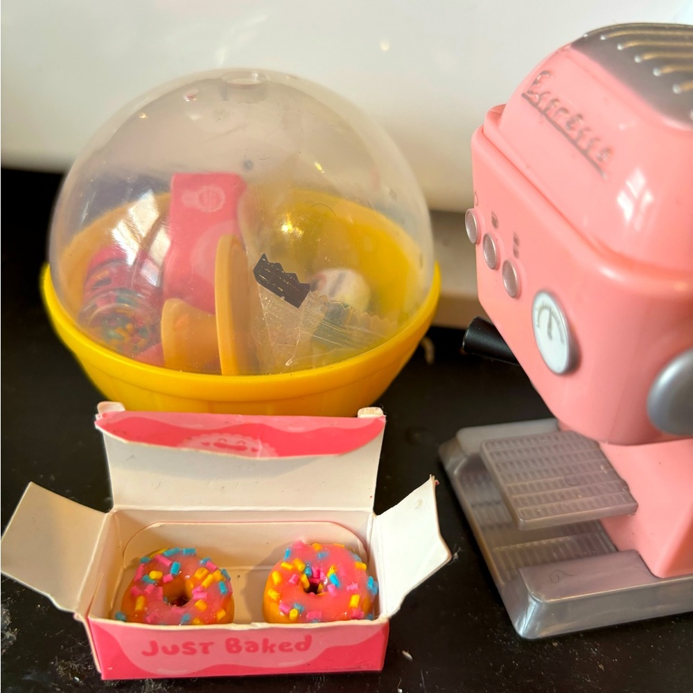 Miniverse series 1 cafe pink 🍩 doughnuts